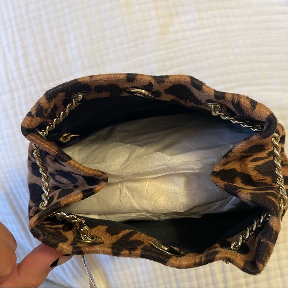 Leopard print drawstring bucket bag NWT - Picture 2 of 3